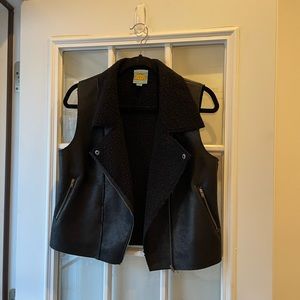 C & C California Vest Small Women’s Faux suede